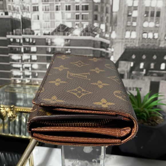 Authentic Louis Vuitton Monogram Bifold Zippy Wallet - Picture 14 of 16